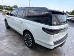 2023 Navigator L Thumbnail 3