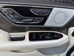 2023 Navigator L Thumbnail 11