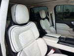 2023 Navigator L Thumbnail 17