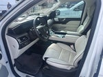 2023 Navigator L Thumbnail 2