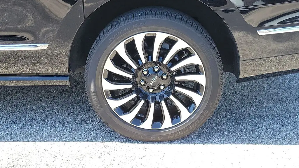 2023 Lincoln Navigator L Black Label