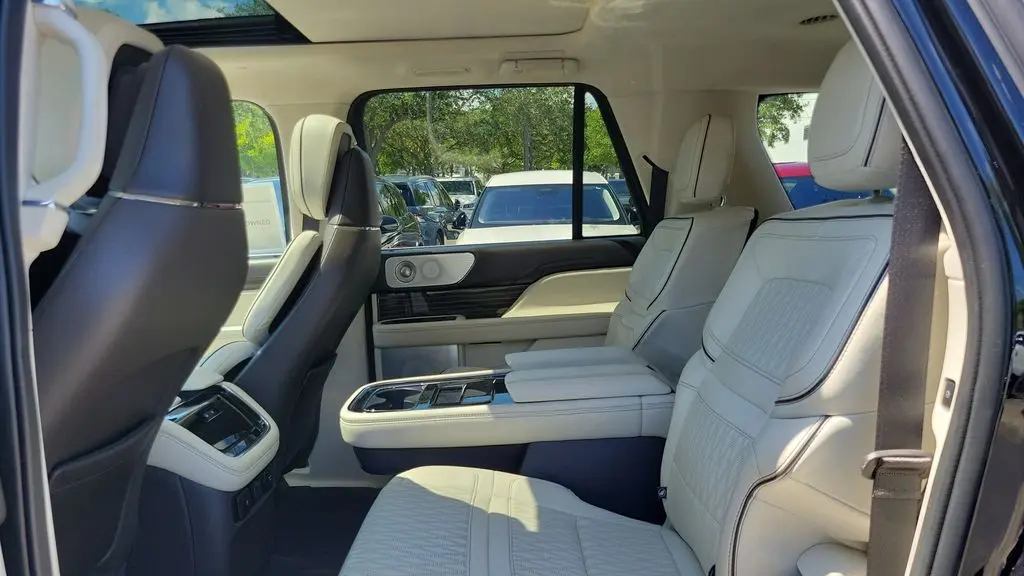 2023 Lincoln Navigator L Black Label