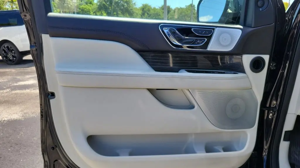 2023 Lincoln Navigator L Black Label