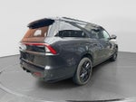 2025 Navigator L Thumbnail 2