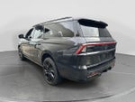 2025 Navigator L Thumbnail 4