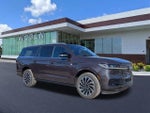 2025 Navigator L Thumbnail 1