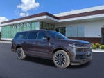 2025 Navigator L Thumbnail 2