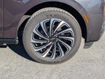 2025 Navigator L Thumbnail 12