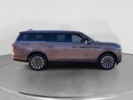 2025 Navigator L Thumbnail 2