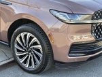 2025 Navigator L Thumbnail 10