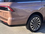 2025 Navigator L Thumbnail 11
