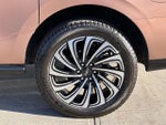 2025 Navigator L Thumbnail 12