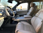 2025 Navigator L Thumbnail 16