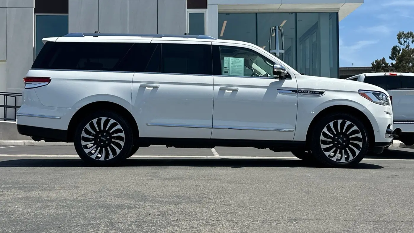 2023 Lincoln Navigator L Black Label