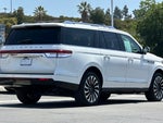2023 Navigator L Thumbnail 3
