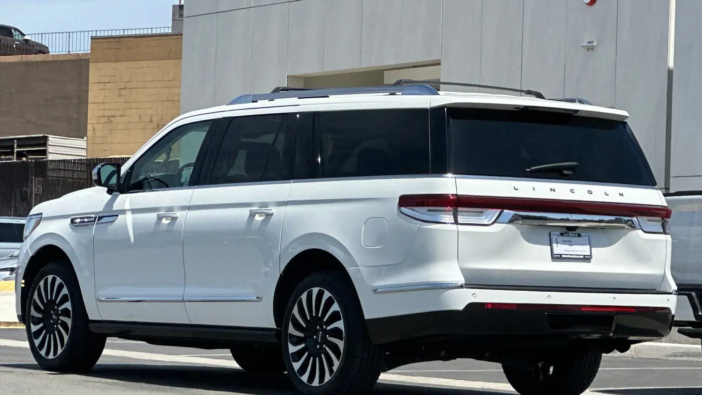 2023 Lincoln Navigator L Black Label