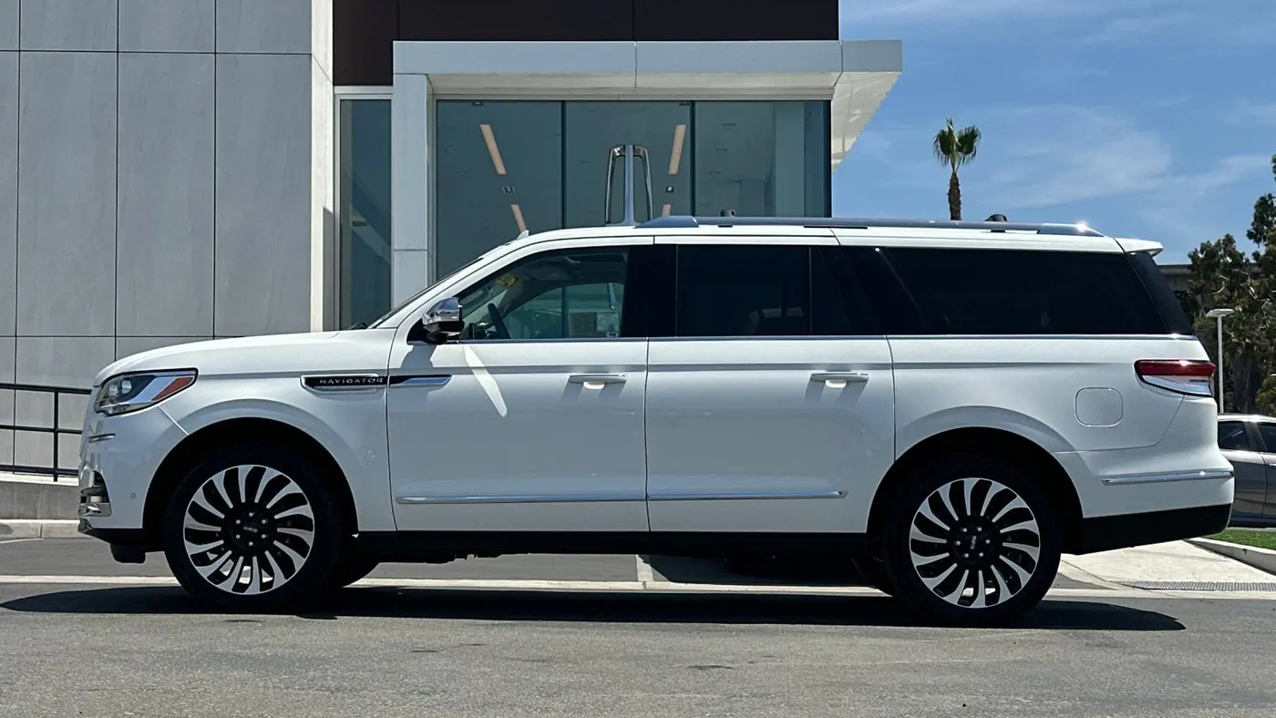 2023 Lincoln Navigator L Black Label