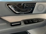 2023 Navigator L Thumbnail 10