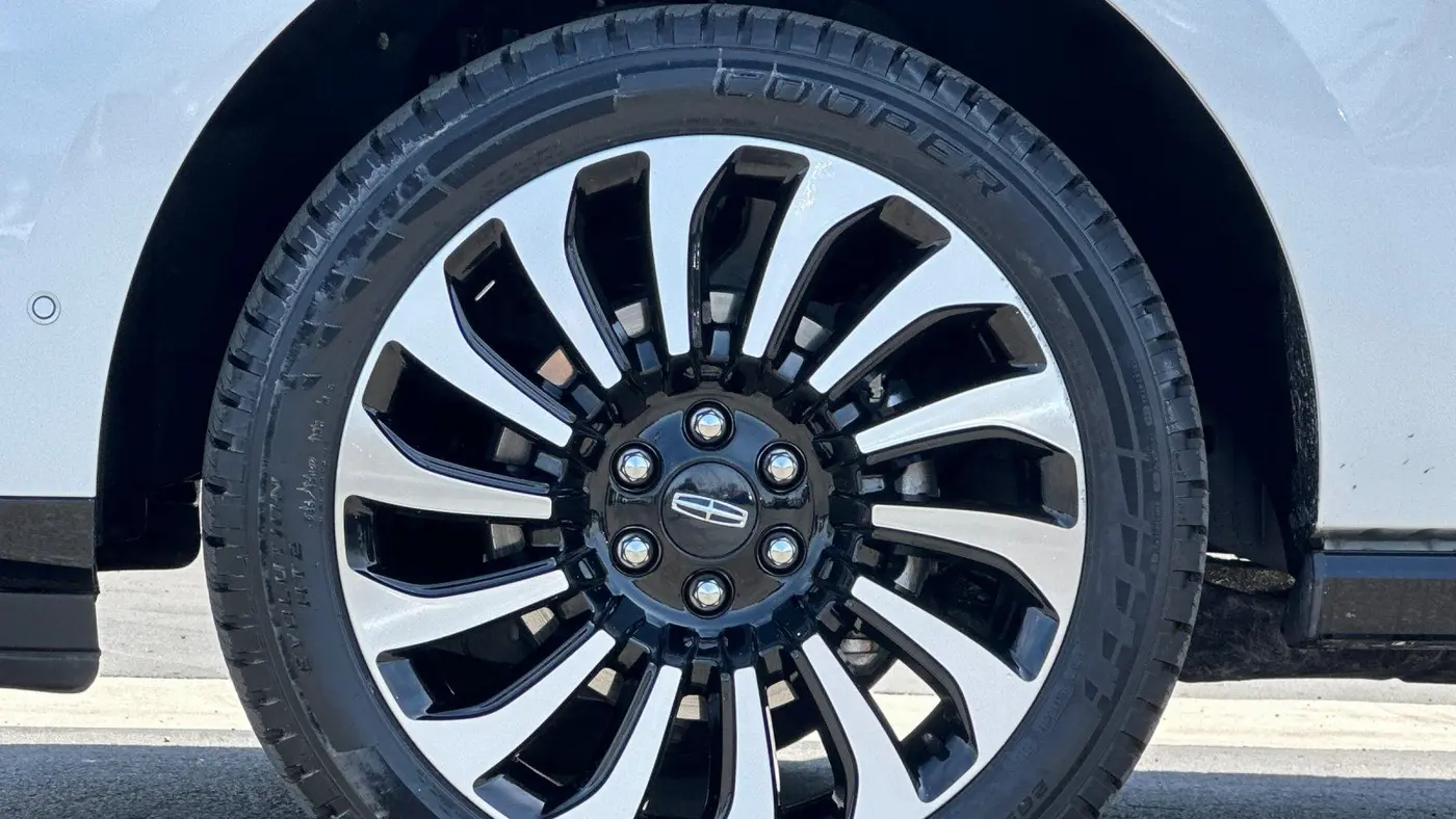 2023 Lincoln Navigator L Black Label