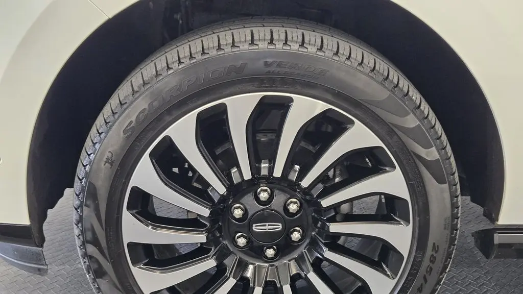 2024 Lincoln Navigator L Black Label