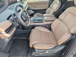 2025 Navigator L Thumbnail 8