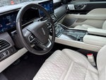 2024 Navigator L Thumbnail 10