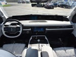 2025 Navigator L Thumbnail 3