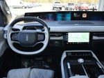 2025 Navigator L Thumbnail 18