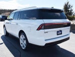 2025 Navigator L Thumbnail 3