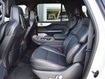 2025 Navigator L Thumbnail 6