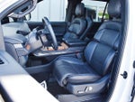 2025 Navigator L Thumbnail 5