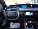 2025 Navigator L Thumbnail 17