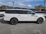2025 Navigator L Thumbnail 3