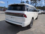 2025 Navigator L Thumbnail 4