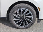 2025 Navigator L Thumbnail 12