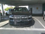 2025 Navigator L Thumbnail 2