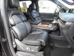 2025 Navigator L Thumbnail 8