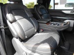 2025 Navigator L Thumbnail 9