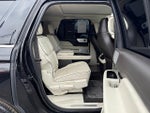 2023 Navigator L Thumbnail 15