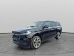 2025 Navigator L Thumbnail 1