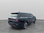 2025 Navigator L Thumbnail 4