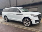 2025 Navigator L Thumbnail 2