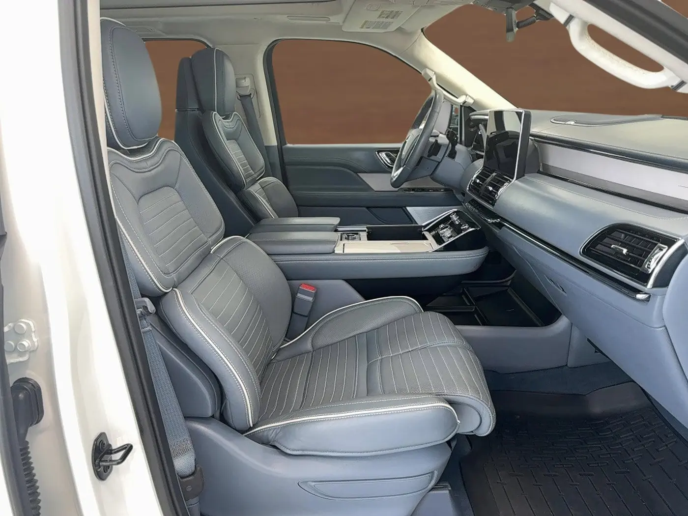 2023 Lincoln Navigator - $62,500
