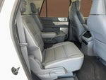 2023 Navigator L Thumbnail 12