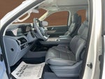 2023 Navigator L Thumbnail 13