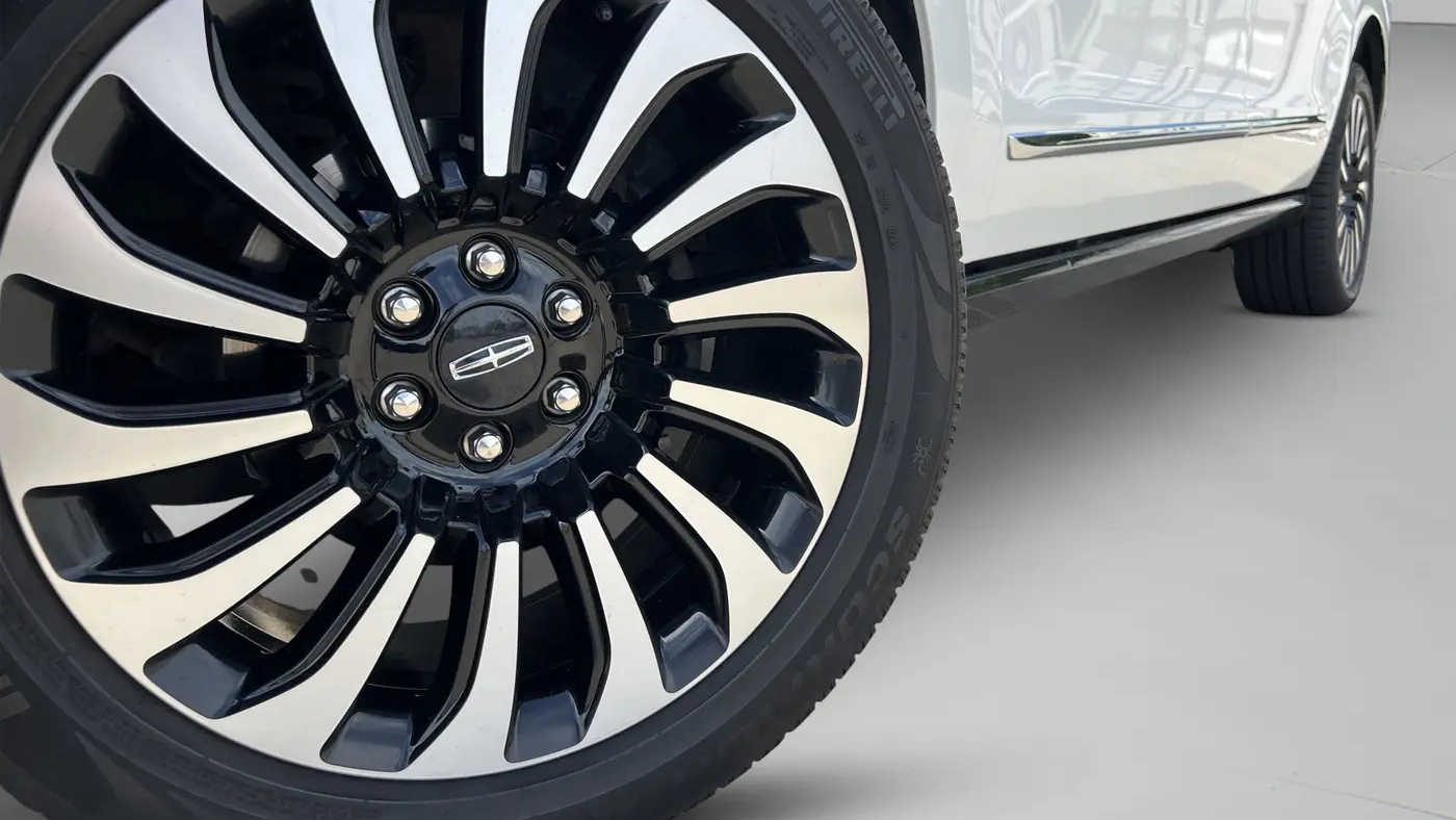 2024 Lincoln Navigator L Black Label