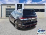 2023 Navigator L Thumbnail 8