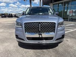 2023 Navigator L Thumbnail 2