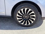 2023 Navigator L Thumbnail 8