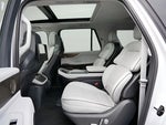 2025 Navigator L Thumbnail 11